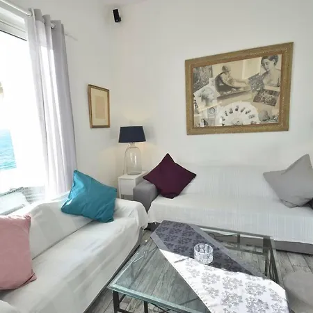 Apartament Direct Front Beach Swimming Pool