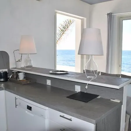 Appartement Direct Front Beach Swimming Pool
